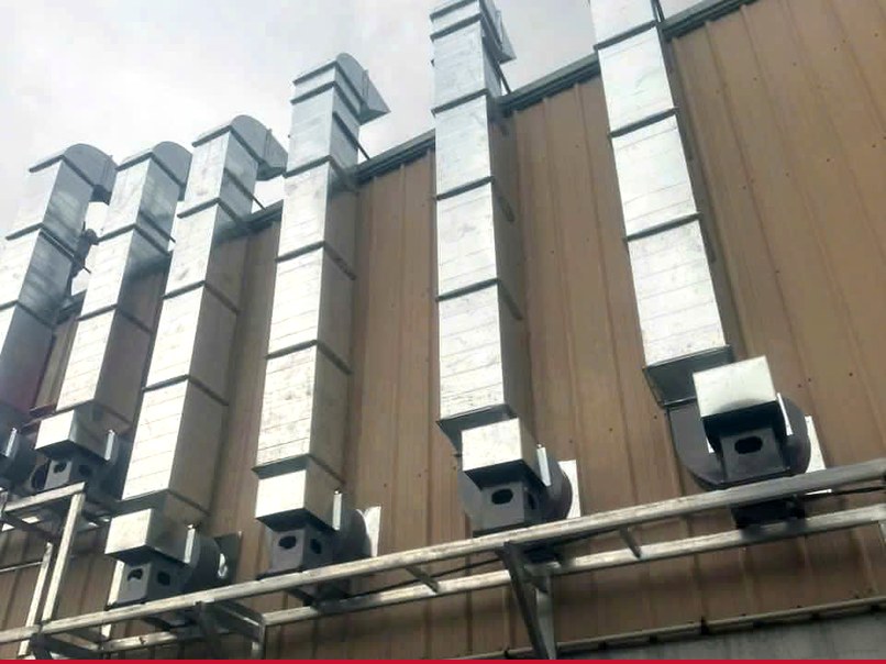 Đường ống thoát khói bếp công nghiệp Thành Vinh thi công